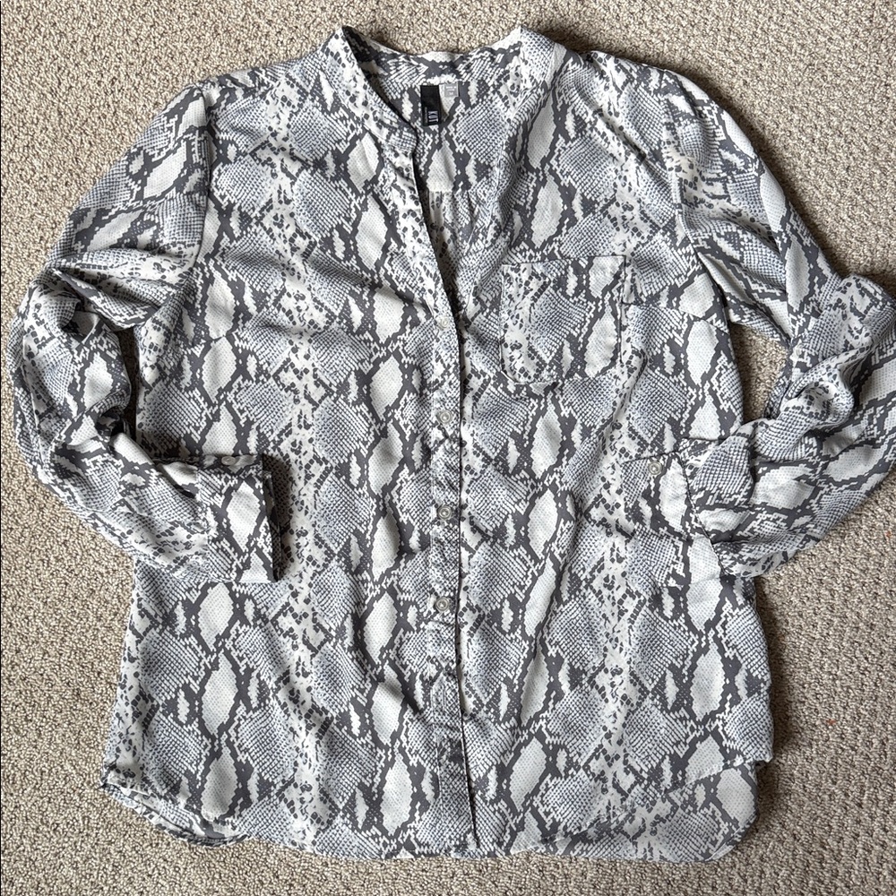 Kut from the Kloth Gray and White Snake Top‎